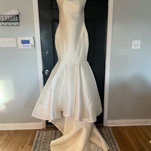 Used (once) wedding dress